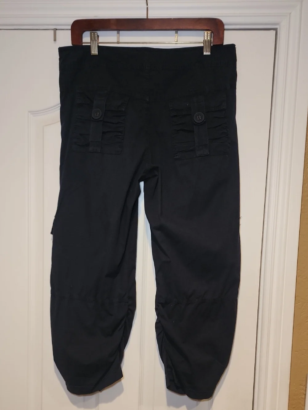 Wearables Black Cargo Drawstring Capri Pants, Sz. S - Picture 6 of 12